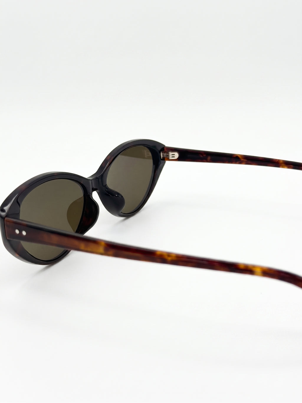 FLEUR OVAL CAT EYE ACETATE – TORTOISE WITH DARK TINTED LENS